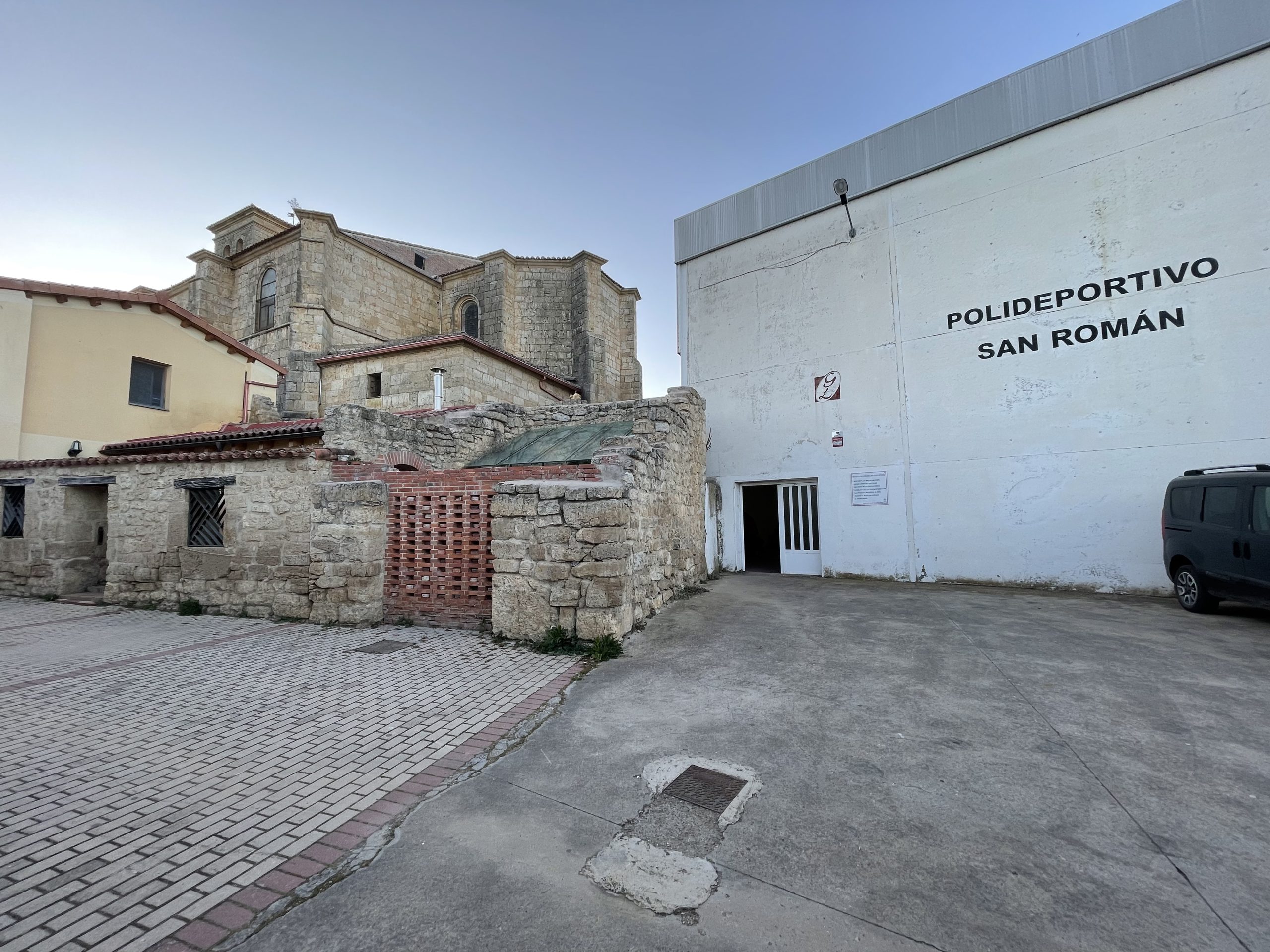 La palestra in cui abbiamo dormito