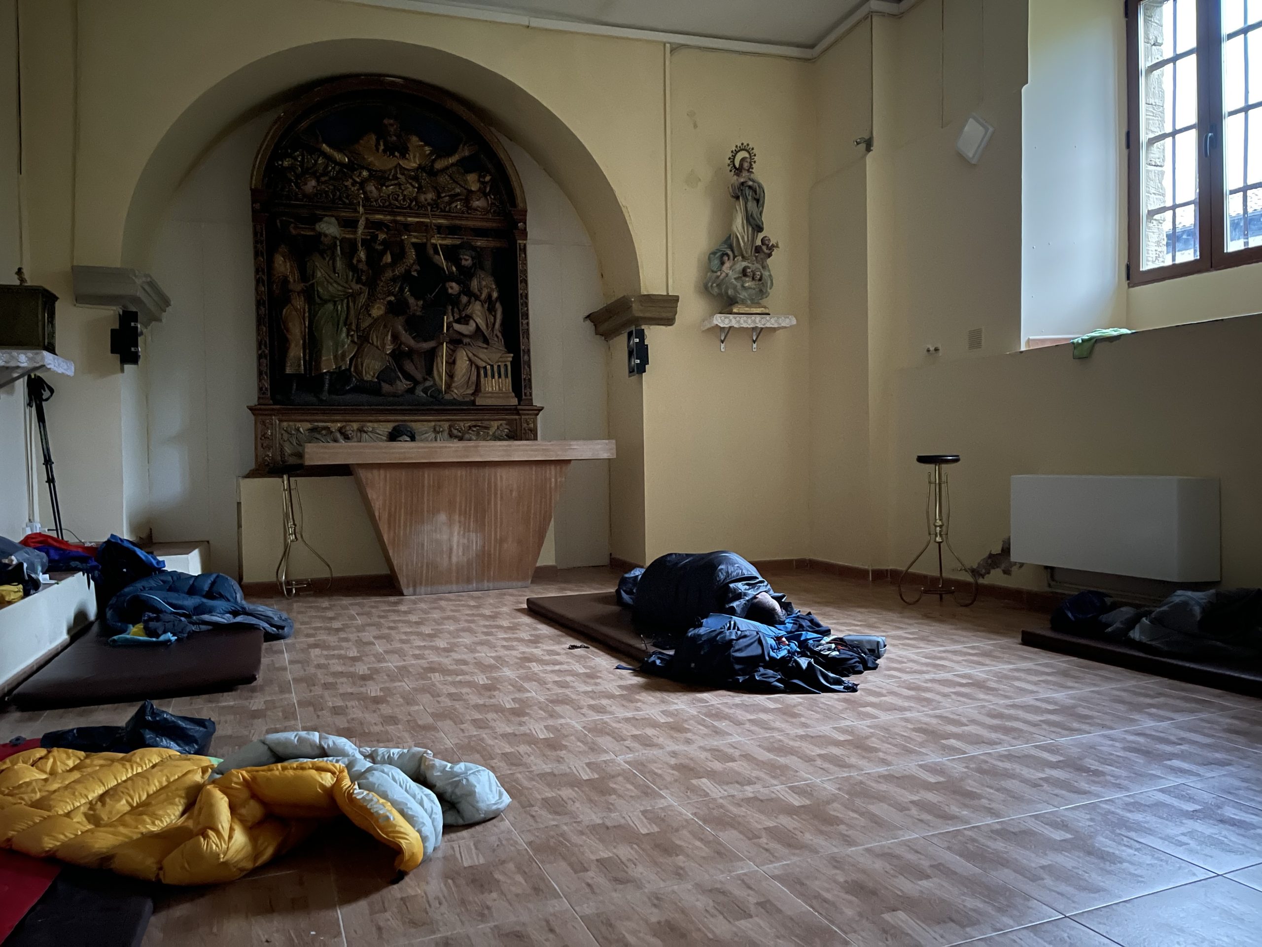 Al risveglio nella cappella di Gràñon